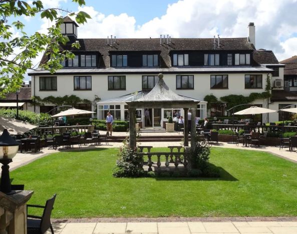 Stunning outdoor terrace and garden at DoubleTree By Hilton Oxford Belfry.
