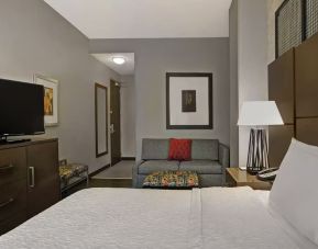 King room with TV at Hampton Inn & Suites Austin @ The UniversityCapitol.