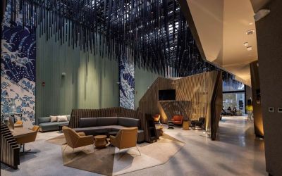 Lobby and coworking space at Hilton Garden Inn Lima Miraflores.
