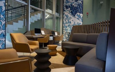 Coworking space and lounge at Hilton Garden Inn Lima Miraflores.