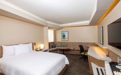 King room with work station at Hilton Garden Inn Lima Miraflores.