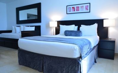 Romantic king room at New Point Miami.