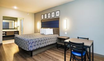 Romantic king room at Palace Inn Blue Laura Koppe Rd.
