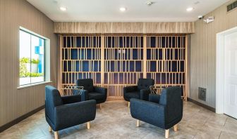 Lounge and coworking space at Palace Inn Blue Laura Koppe Rd.