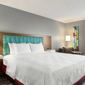 Day use room with natural light at Hampton Inn & Suites Ft. Lauderdale Airport/South Cruise Port.