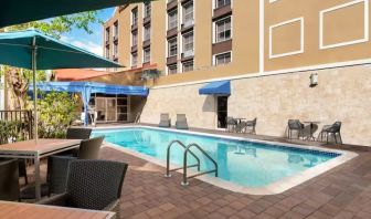 Refreshing outdoor pool at Hampton Inn & Suites Ft. Lauderdale Airport/South Cruise Port.