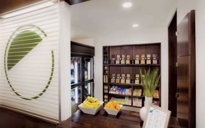 Snack bar and convenience store at Element Miami Doral.