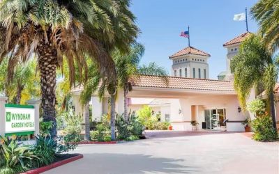 Parking and hotel exterior at Uptown Oasis San Jose Airport.