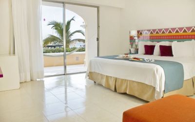 Day use room with natural light at All Ritmo Cancún & Waterpark.