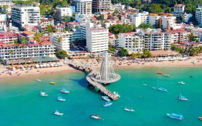 Beautiful all-inclusive hotel with ocean view at Hotel Delfin PV Beach Resort.