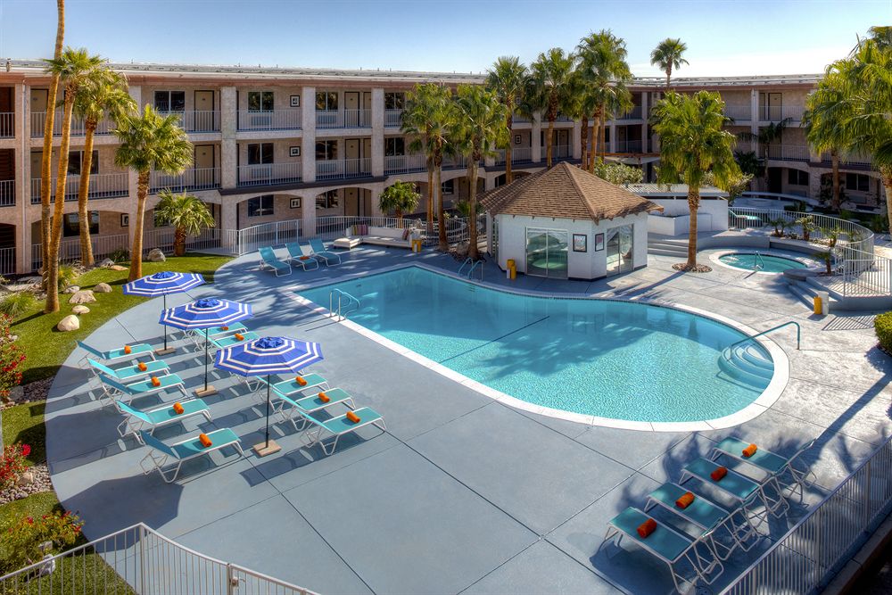 A swimming pool at the Aqua Soleil Hotel in Palm Springs, California