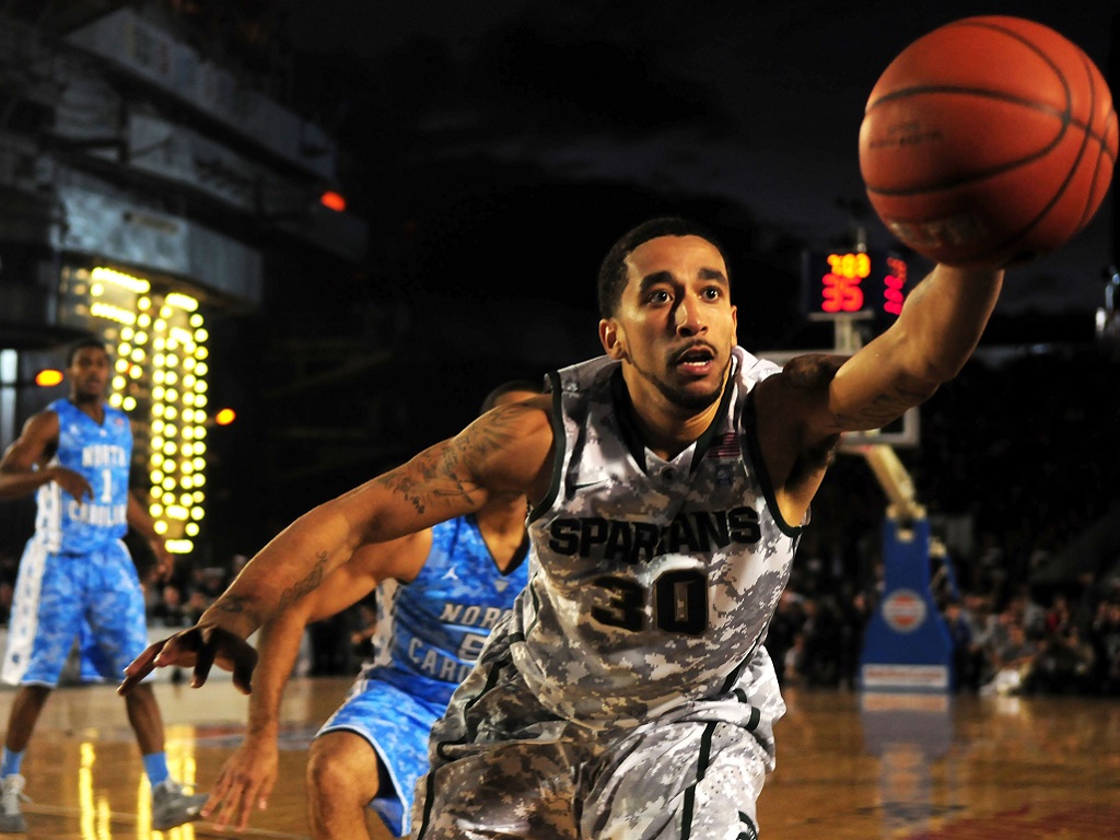 Make the Most of March Madness with a Day Stay Hotel