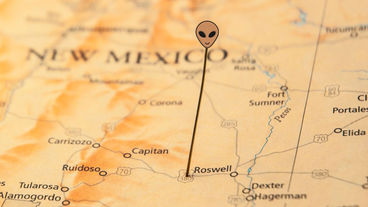 Roswell daycation guide New Mexico road map showing city marked with a playful alien pin